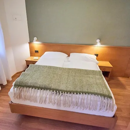 Isarcus Appartement *