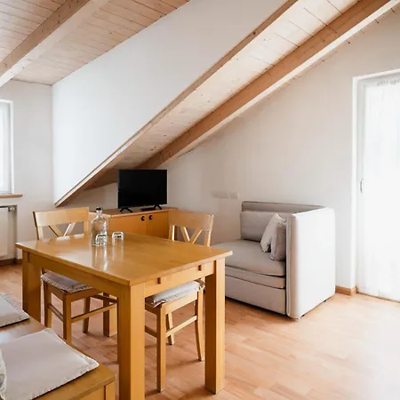 Isarcus Apartment